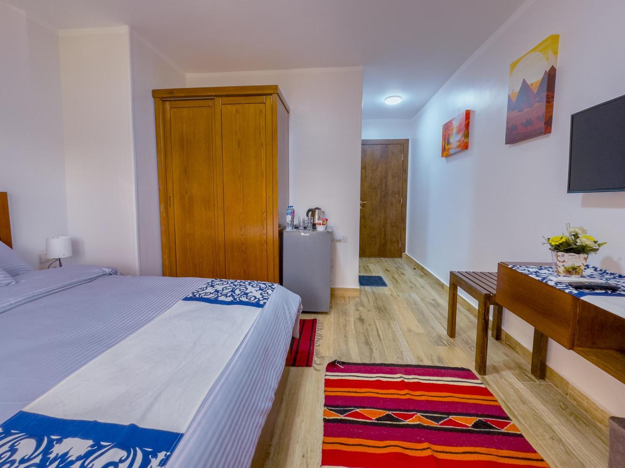 Royal Crown Hotel Giza Pyramids View Kafret el-Gabal Rom bilde